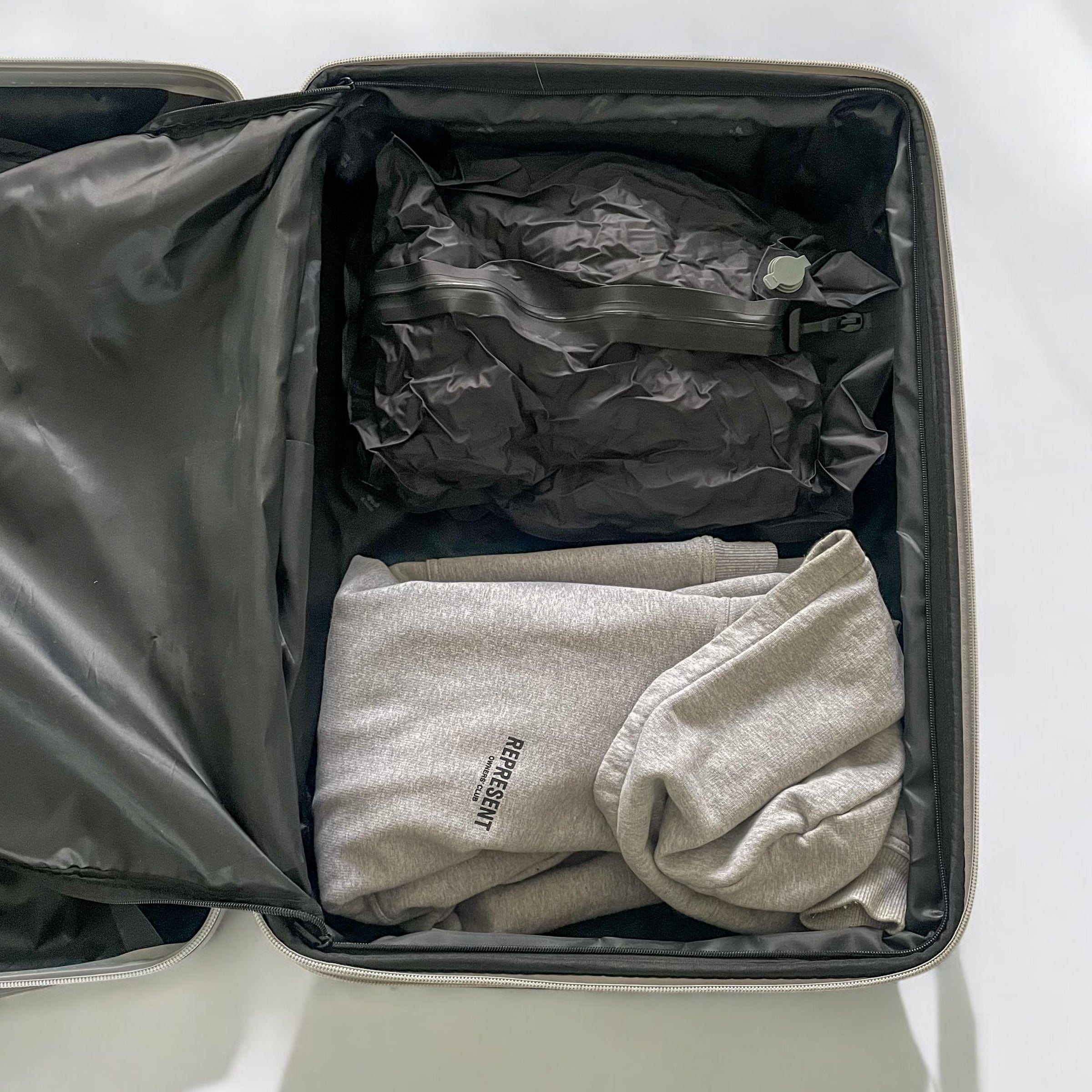 Travel companion , vacuum compression cube